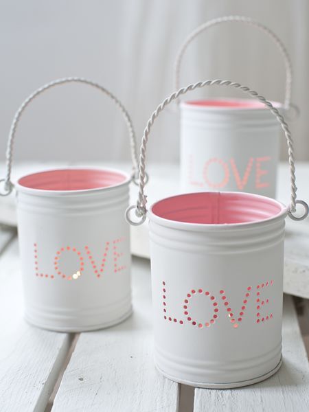 Konserve kutuları ve aydınlatma...