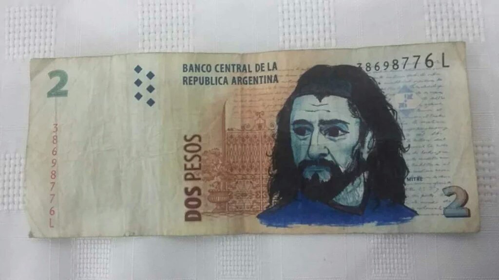 CompAzulgrana's tweet photo. Rodrigo Burgos en un billete de dos pesos...

El ex #Cerro idolatrado por los hinchas de Talleres https://t.co/oWXf4KUMdy