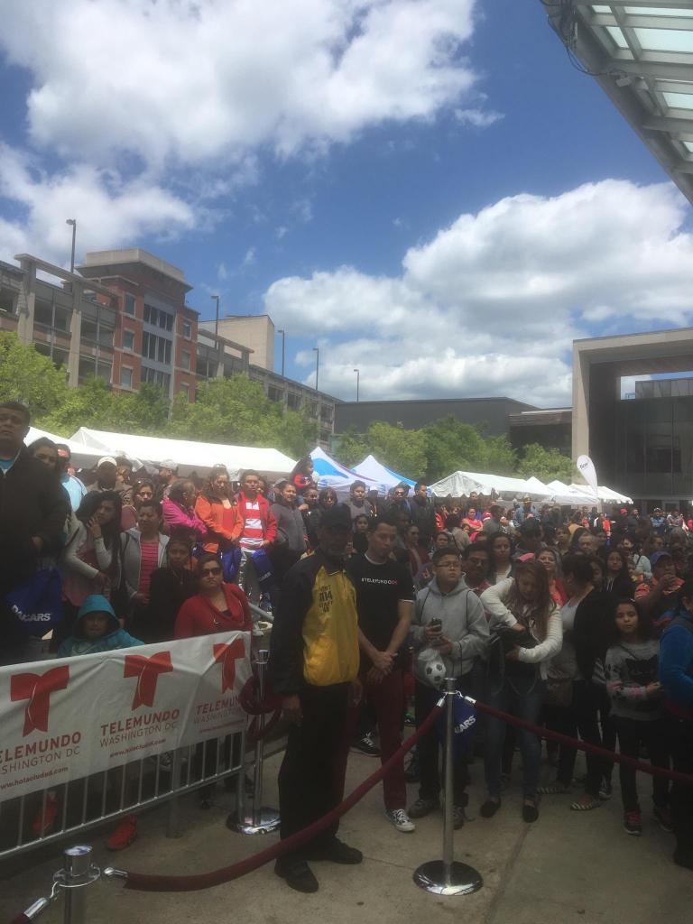 DinegarJim's tweet photo. Great day for #FiestaDeLasMadres and #telemundodc Thousands enjoying @DARCARS and @WZDCTelemundo https://t.co/ZJn5vXU6xO