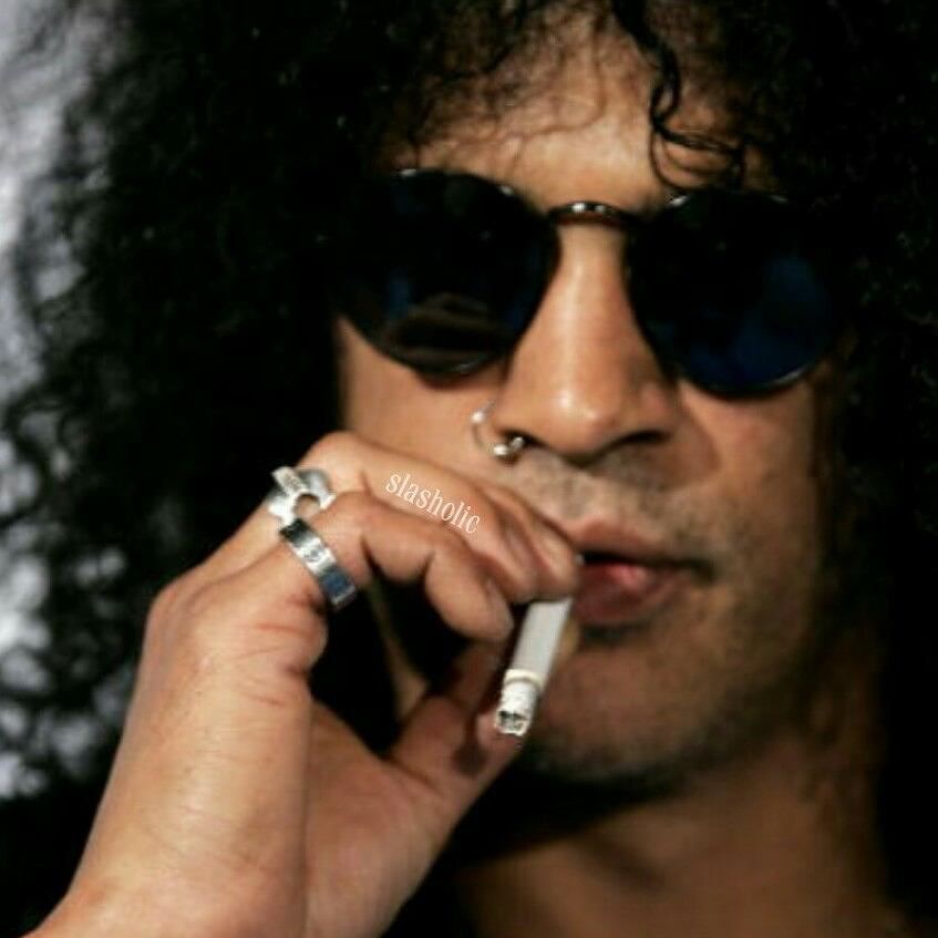 for_ever_Slash's tweet photo. #Slash #guitar #thebest #tophat #LesPaul #Marshall #Gibson #idol #cool #SMKC #GNR #VelvetR… https://t.co/zxj8Nj3g4Y https://t.co/1QfsDGSfEZ