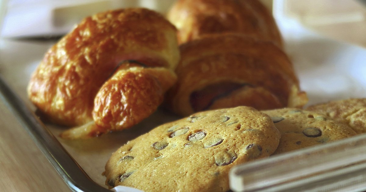 JuicyFactoryHW's tweet photo. We do our part to ensure that every chocolate chip has a safe, loving home... inside our cookies. #ChocolateChipDay https://t.co/uq6jjFx4Mh