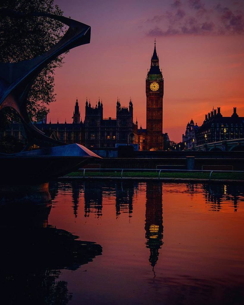 alanisko's tweet photo. Pink #sunset last Sunday πβοΈπ¬π§ππ»#SundayBen #reflection #BigBen #westmimster #thisislondon β¦ https://t.co/7VKWCc9Wpk https://t.co/j7PGrFlNAL
