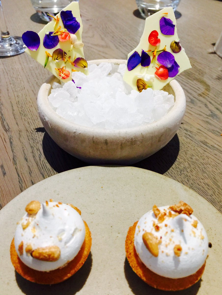 LDN_Restaurants's tweet photo. Delicate desserts at @Casamia_ #Bristol #springsetmenu #rhubarb #carrotcake #chocolate #MichelinStar 👌 https://t.co/D6Ax5pqZeg