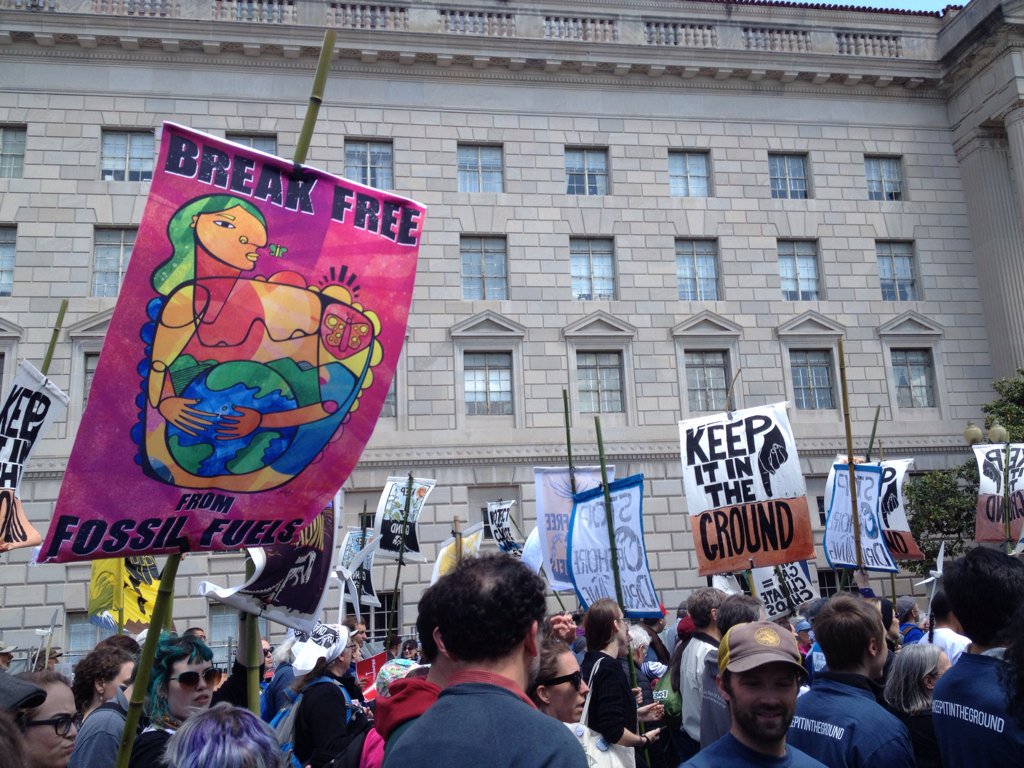 LUSH_Pentagon's tweet photo. We've taken the streets of DC #KEEPITINTHEGROUND #breakfree2016DC #FossilFuelsHaveGotToGo https://t.co/ZtIx4wKscy