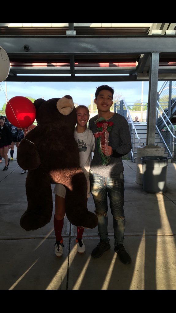 BHHSPromposals's tweet photo. Gabe is BEARy happy to be going to prom with cho!!! @gabeblatz @chotime__ 🐻😍🎈 https://t.co/P9RBeUZNao