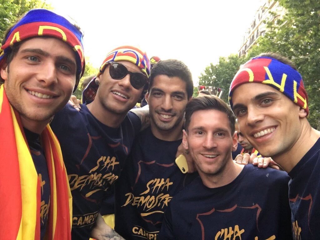 GuilleTano5's tweet photo. Todavia esperando las felicitaciones del Real Madrid por ser Campeones
"Asi todos los años, mientras quiera Messi" https://t.co/7KyE7UivUY