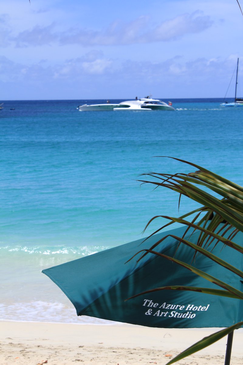 azurehotel's tweet photo. The Adastra off the shore of #azurehotelsxm  Magnificent! https://t.co/0umIsZbjPb