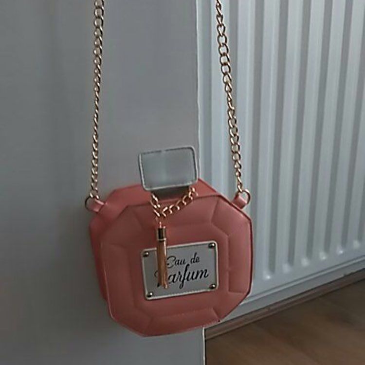 NarcisadelToro's tweet photo. #mini #handbag #longstrap  #summeraccessories
#instafashion #vintagewear #highfashion #vintagelook #streetwear #pak… https://t.co/NRtyJRafAo