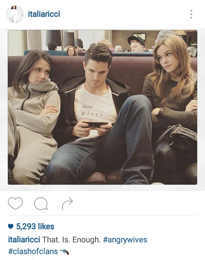 minhoshe's tweet photo. OMG #angrywives 😂 @italiaricci u the MVP😂
PS - Robbie how could u play coc,when you are with these gorgeous women?! https://t.co/1hUMSb74Aw