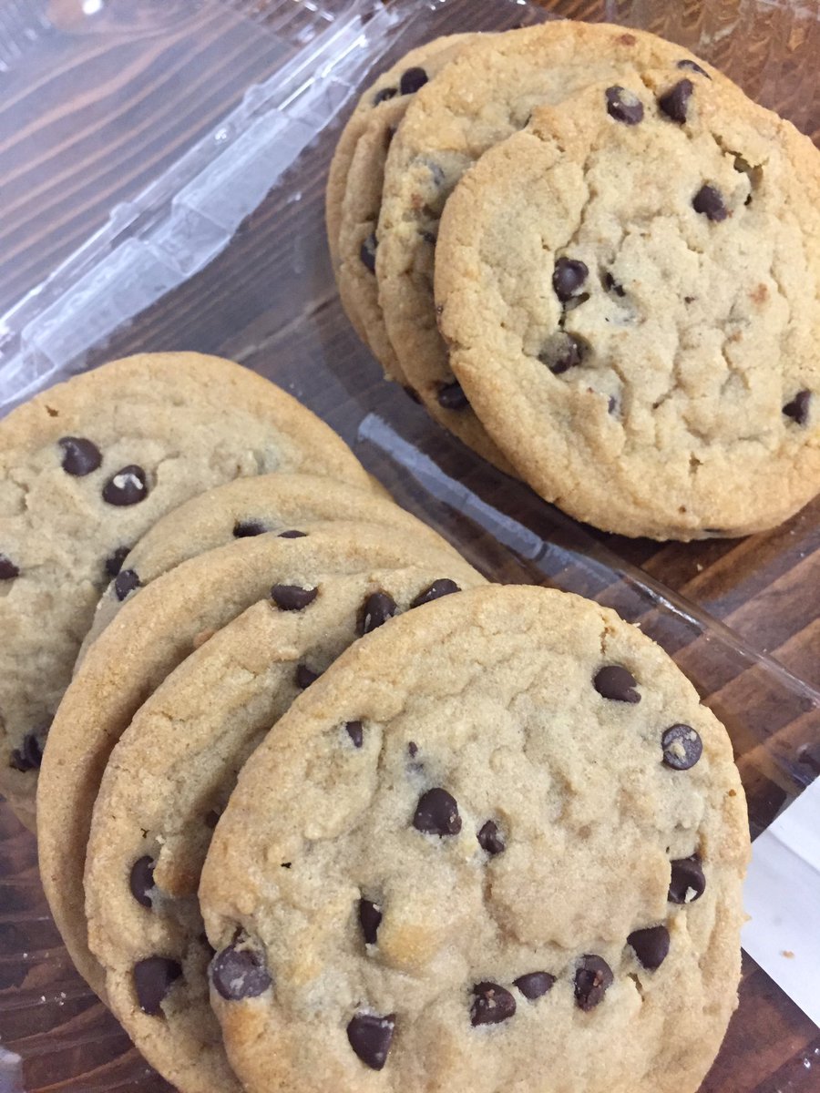 KleistLiz's tweet photo. #MWMAY2016 celebrating National Chocolate Chip Cookie @GuarinoSarah @JuanitaQ1 https://t.co/SDLwsbHIaM