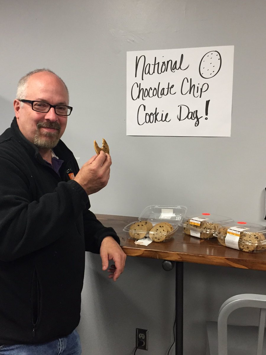 KleistLiz's tweet photo. #MWMAY2016 celebrating National Chocolate Chip Cookie @GuarinoSarah @JuanitaQ1 https://t.co/SDLwsbHIaM