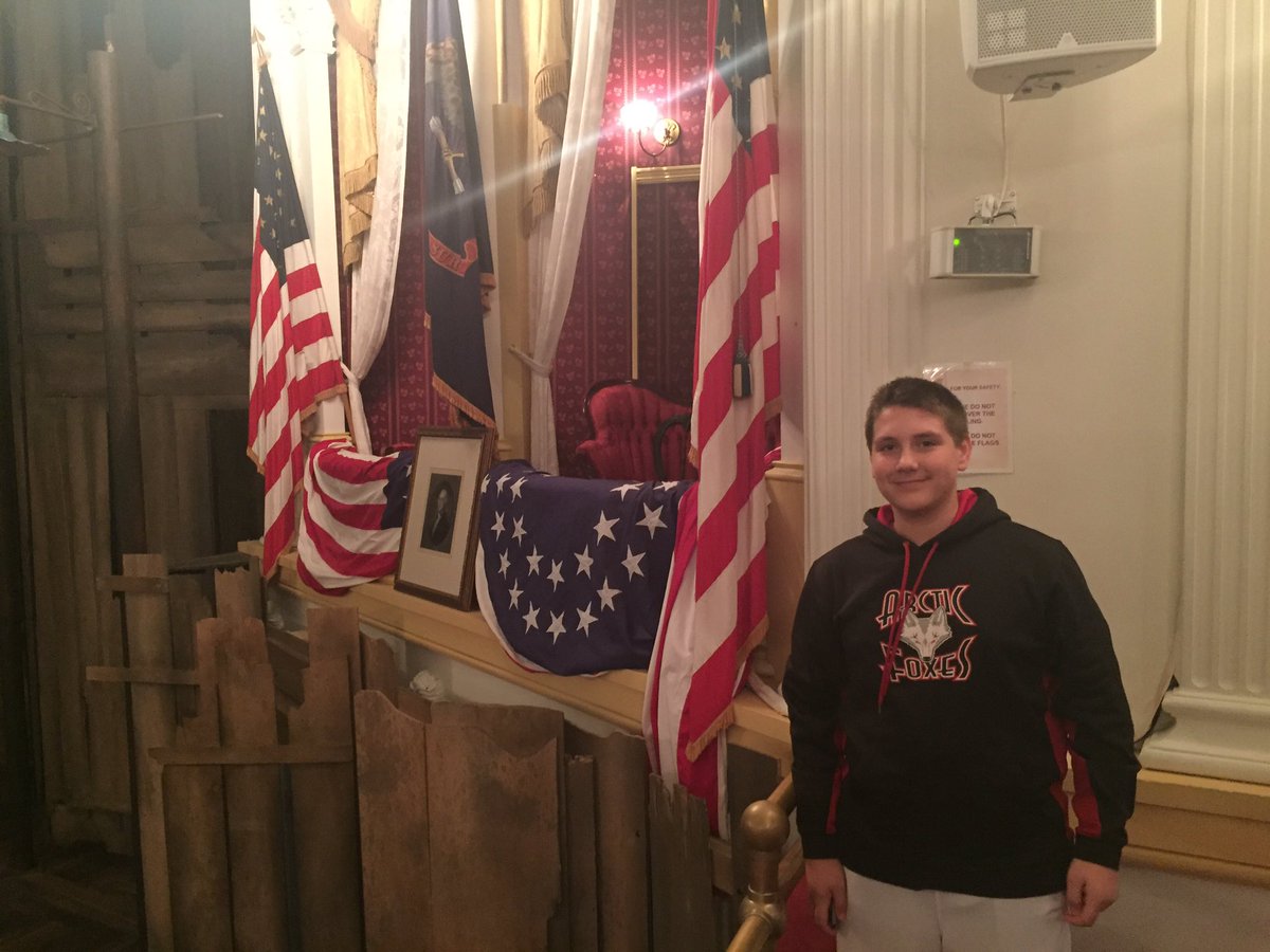 HMSinDC16's tweet photo. Highland went to Ford's Theater, where President Lincoln was shot by John Wilkes Booth.  #hmstakesdc https://t.co/cmK2uGI0iM