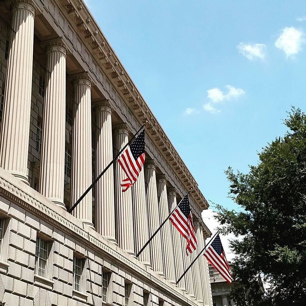 flagstiffy's tweet photo. #Repost @jgabrielle16
・・・
#departmentofcommerce #washingtondc #vacation #summer #usa #outs… https://t.co/mDnyvaOCZv https://t.co/21AqbeBNQr