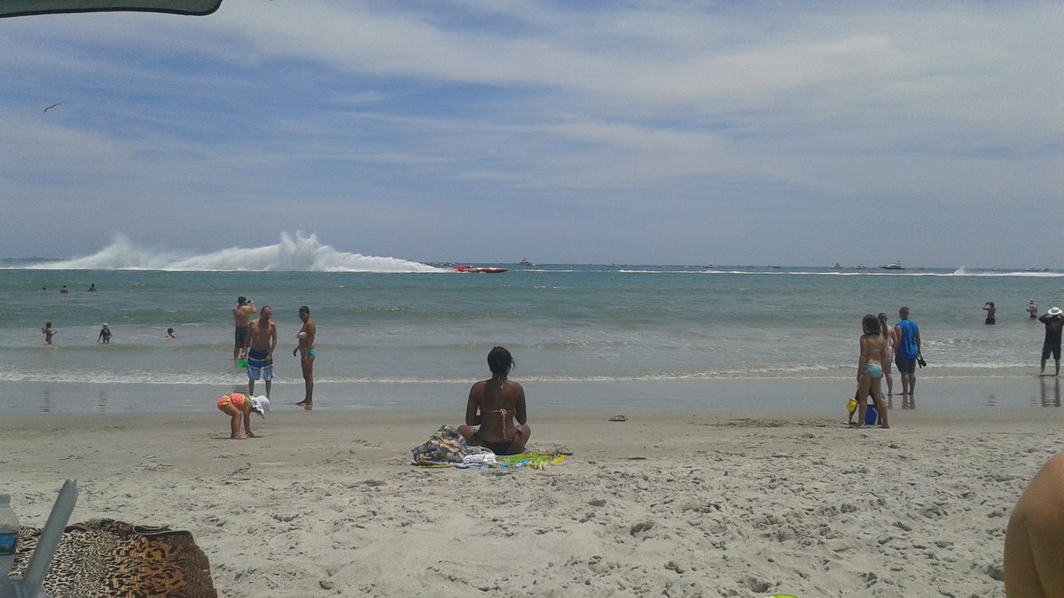 BioGirl86's tweet photo. #thunderboatracing #CocoaBeach https://t.co/kr7sdYku75