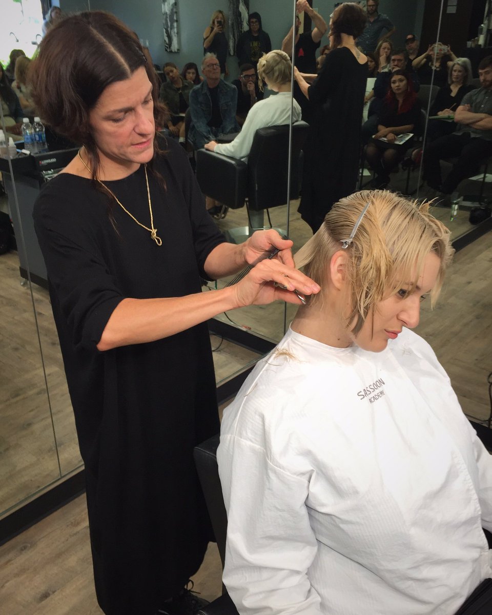 HairbrainedME's tweet photo. #SundayFunday educating @SassoonAcademy style w. @Tracisak at @FedericoAdv #sharehair #evolveordesolve #hairbrained https://t.co/LX6WPxlGzG