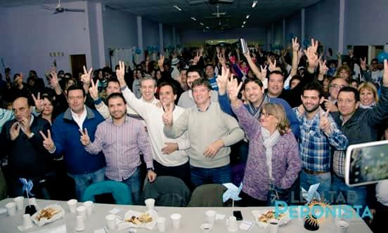 LealtadPeronR4's tweet photo. Compartimos algo del #GranTe de Circuito Alberdi. ..cada vez más cerca! #UnidosPorElVerdaderoCambio #JMLL2016 #12J https://t.co/uhvrRdl0Np
