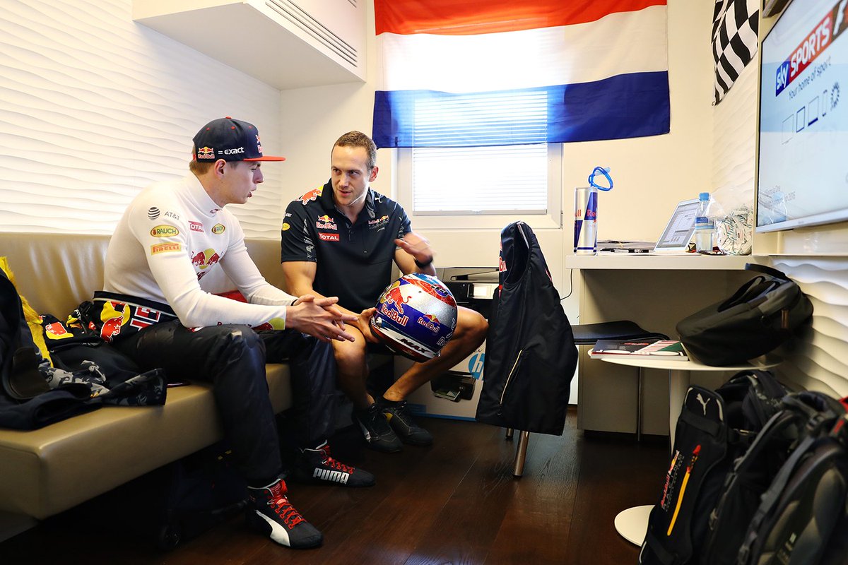 RTLGP's tweet photo. #F1 Voor en na. Wereld van verschil in een paar uurtjes tijd... #RTLGP #Verstappen https://t.co/WhX8e3E4kW