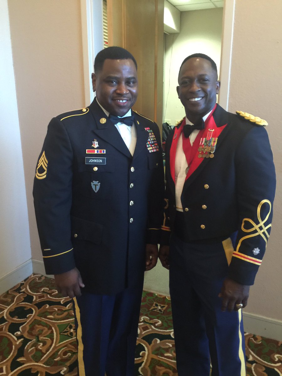 Thunder_06's tweet photo. MEDCMDs Annual Dining Out #TXMF #TXARNG https://t.co/5rRNm2HvCP