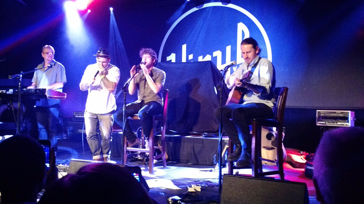 AngeliqueLV's tweet photo. Thanks @elliottyamin &amp; @BlakeLewis for an amazing night of music #SoulBoxTour . Las Vegas loves you! https://t.co/pwAVjyQIMm