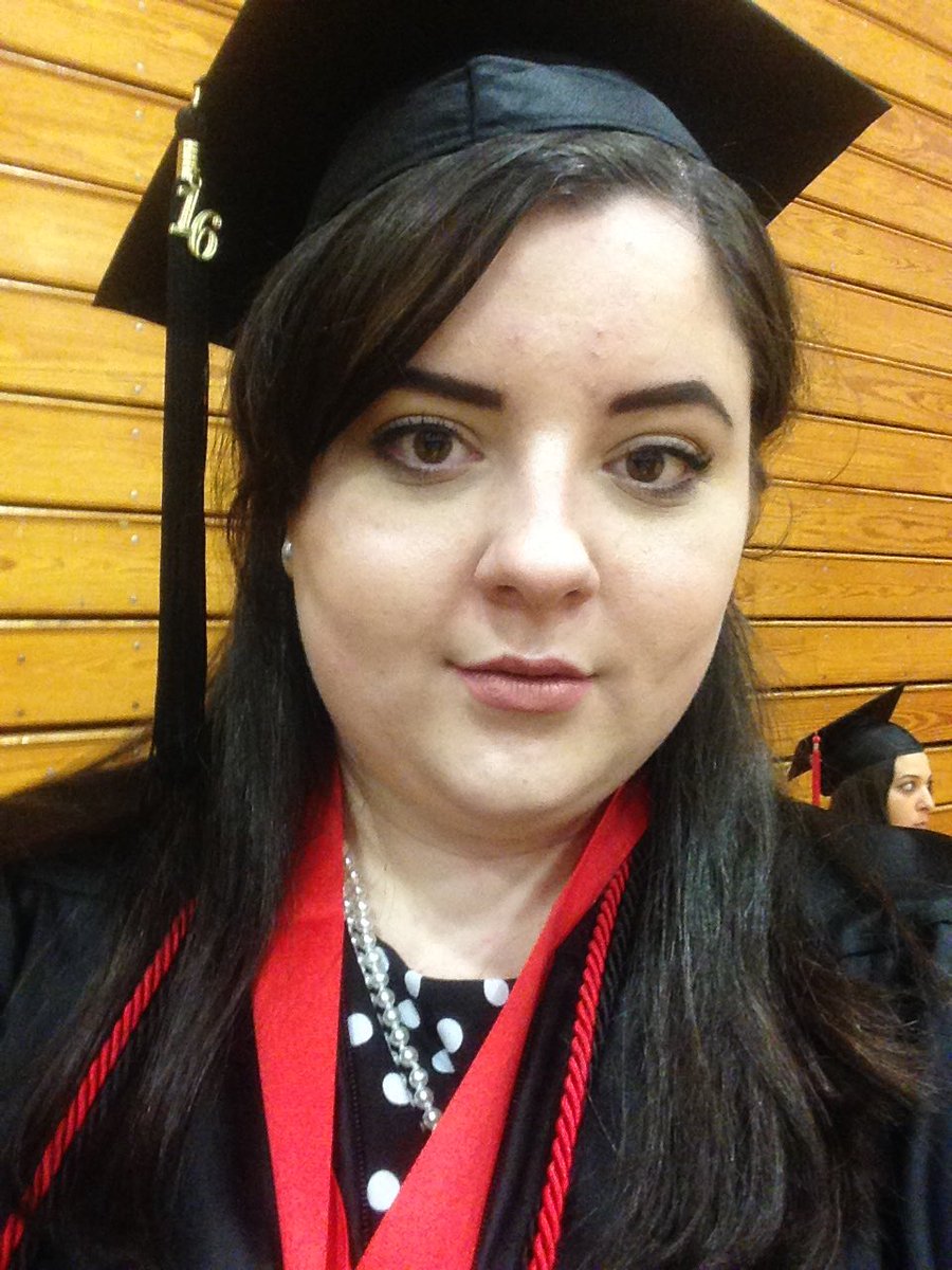 briakimbermua's tweet photo. Obligatory graduation selfie. #graduation #classof2016 #grad #timeforgradschool https://t.co/FilyiBCTTU