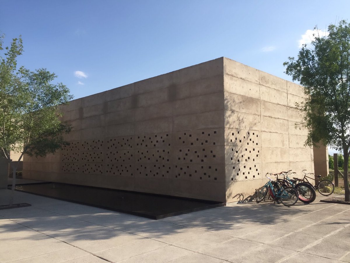 ParamoJessica's tweet photo. #premiobienal#arq #viñedos #cunadetierra #diseño #catavinos #bici #gastronomía https://t.co/0vQpM1fLwH
