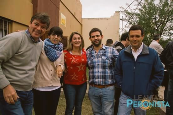 LealtadPeronR4's tweet photo. Compartimos algo del #GranTe de Circuito Alberdi. .. #EQUIPAZO #UnidosPorElVerdaderoCambio #JMLL2016 #12J https://t.co/779633V61Y