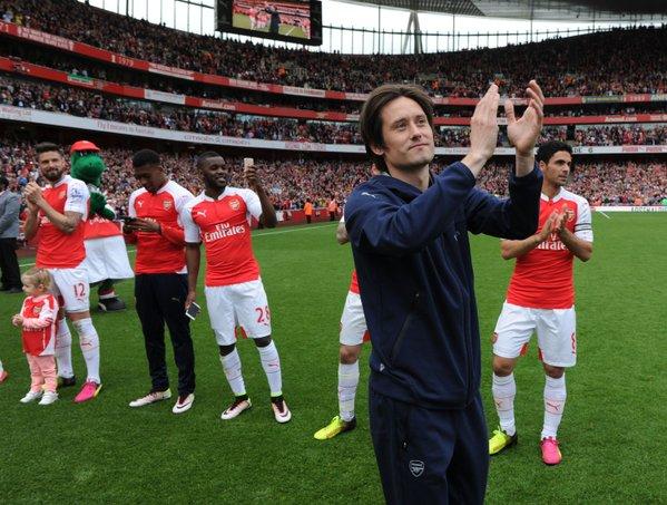 aliyu_figo's tweet photo. Goodbye #Rosicky7 @Arsenal https://t.co/HenBaLN66s