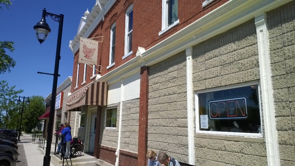 zedarchitects's tweet photo. No Room for Architecture on Main Street Solon Iowa: Good food behind dull facade at #SaltForkKitchen https://t.co/S5nbFKDyLG