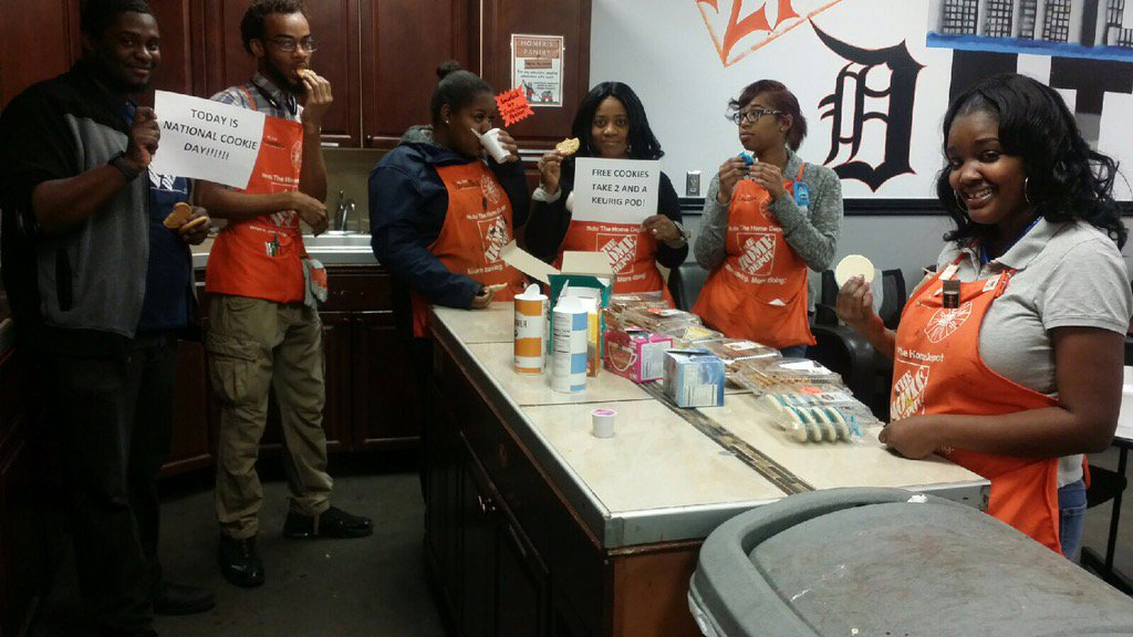 THDDetroit's tweet photo. Celebrating National Cookie at 2781🍪😄 #MWMay2016 https://t.co/qC0dLCq4Vq