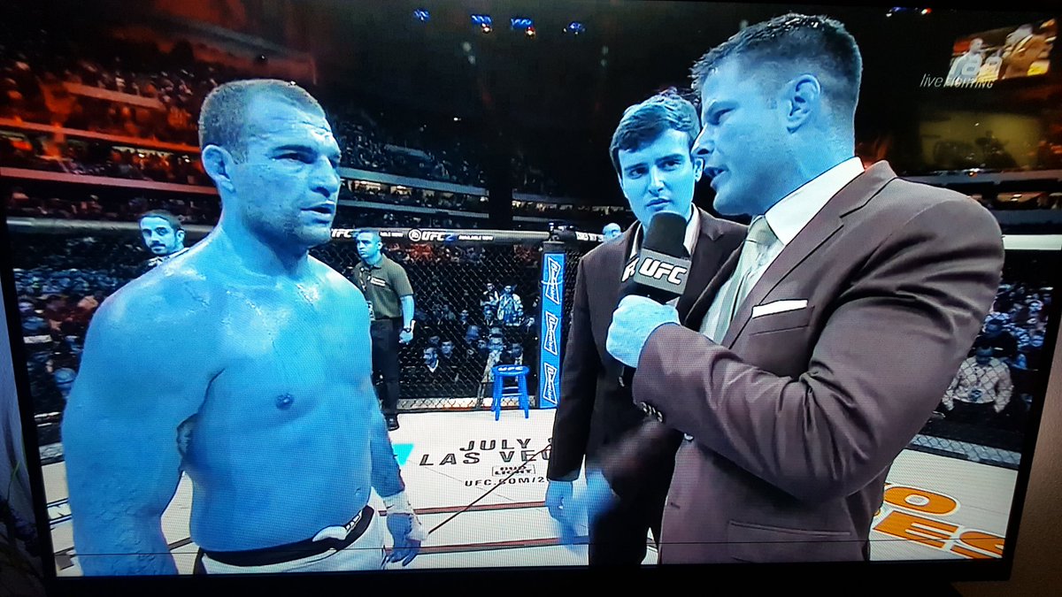 UFCAustriaFan's tweet photo. @ranfightingDE läuft, danke. Lustige farbfehler bei langer pause 😉ultimate schlumpfing https://t.co/Q9oKkxBa5A