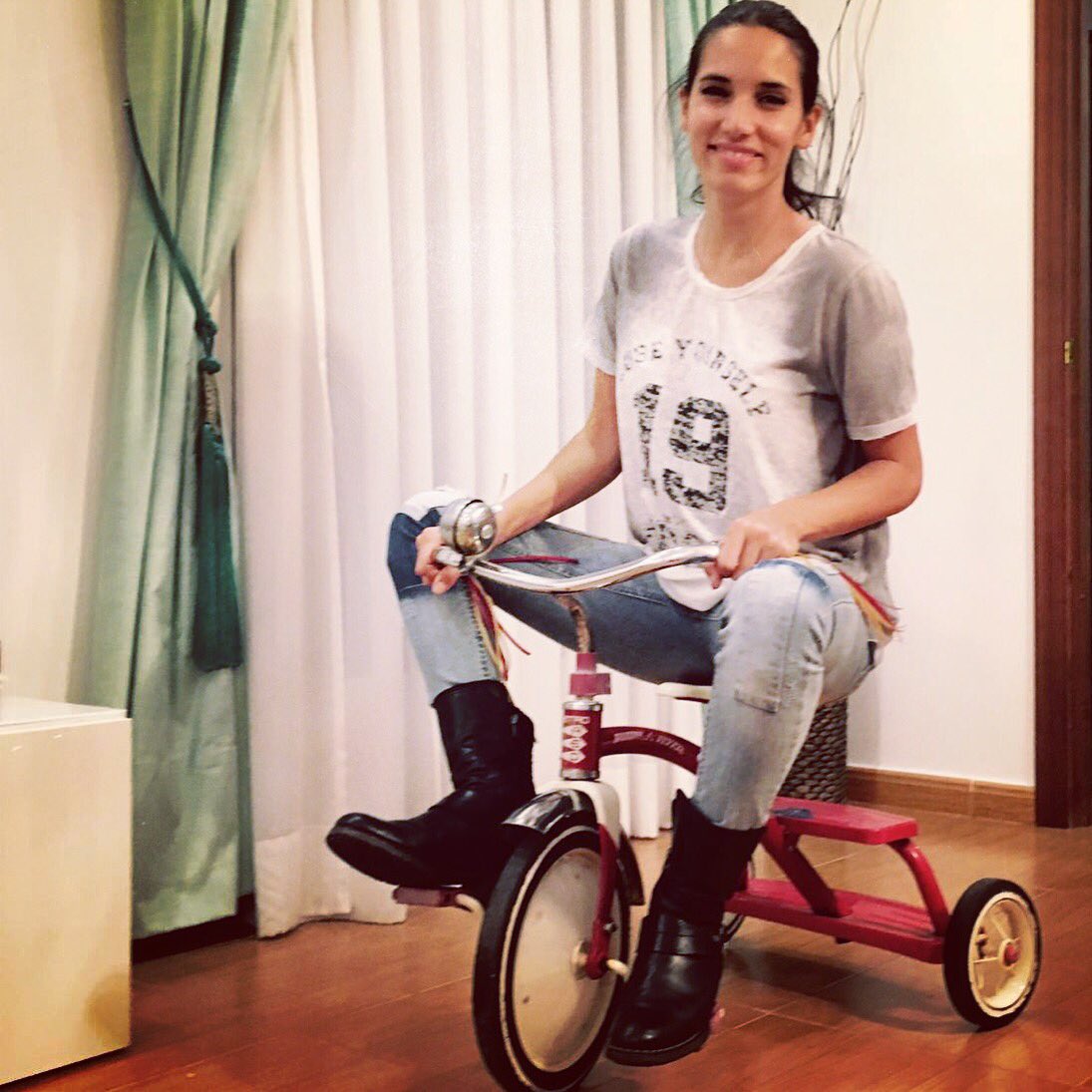IndiaMartinez's tweet photo. Venga @vanesamartin_ móntate atrás que nos vamos!!!!! 😂😂😂 https://t.co/5Gi21Ve33N