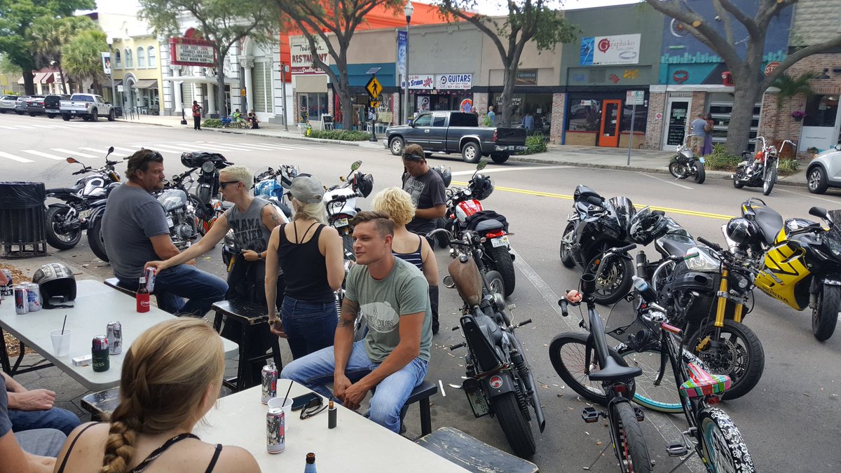 mondolari's tweet photo. #twowheelfoxies @ #local624 on Central in St. Pete, come out and support a fellow human being https://t.co/ylUOwnXr6g