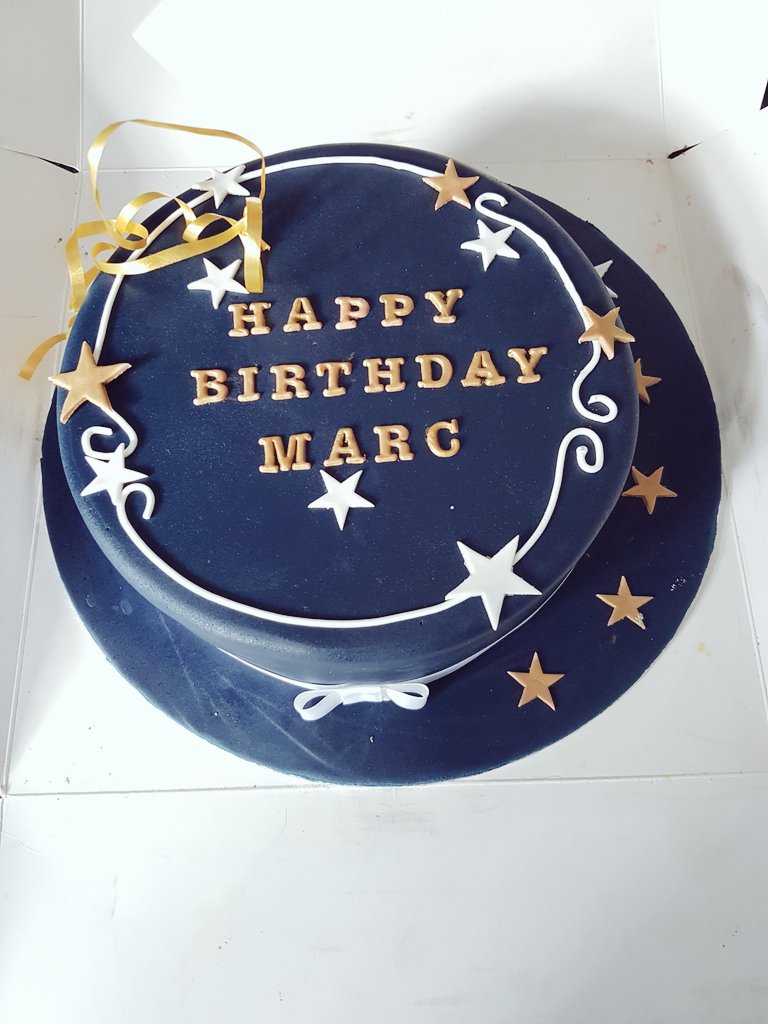 BobbieCanBe's tweet photo. In the navy! Had real fun mixing this blue. #dacoccakes #navyblue #birthdaycake https://t.co/KbAHkb63xE