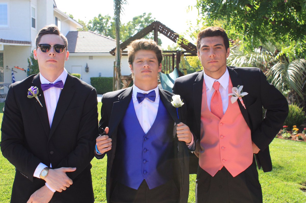 riley_rathstone's tweet photo. dapper boi #promswag https://t.co/LoHtRqHQiw