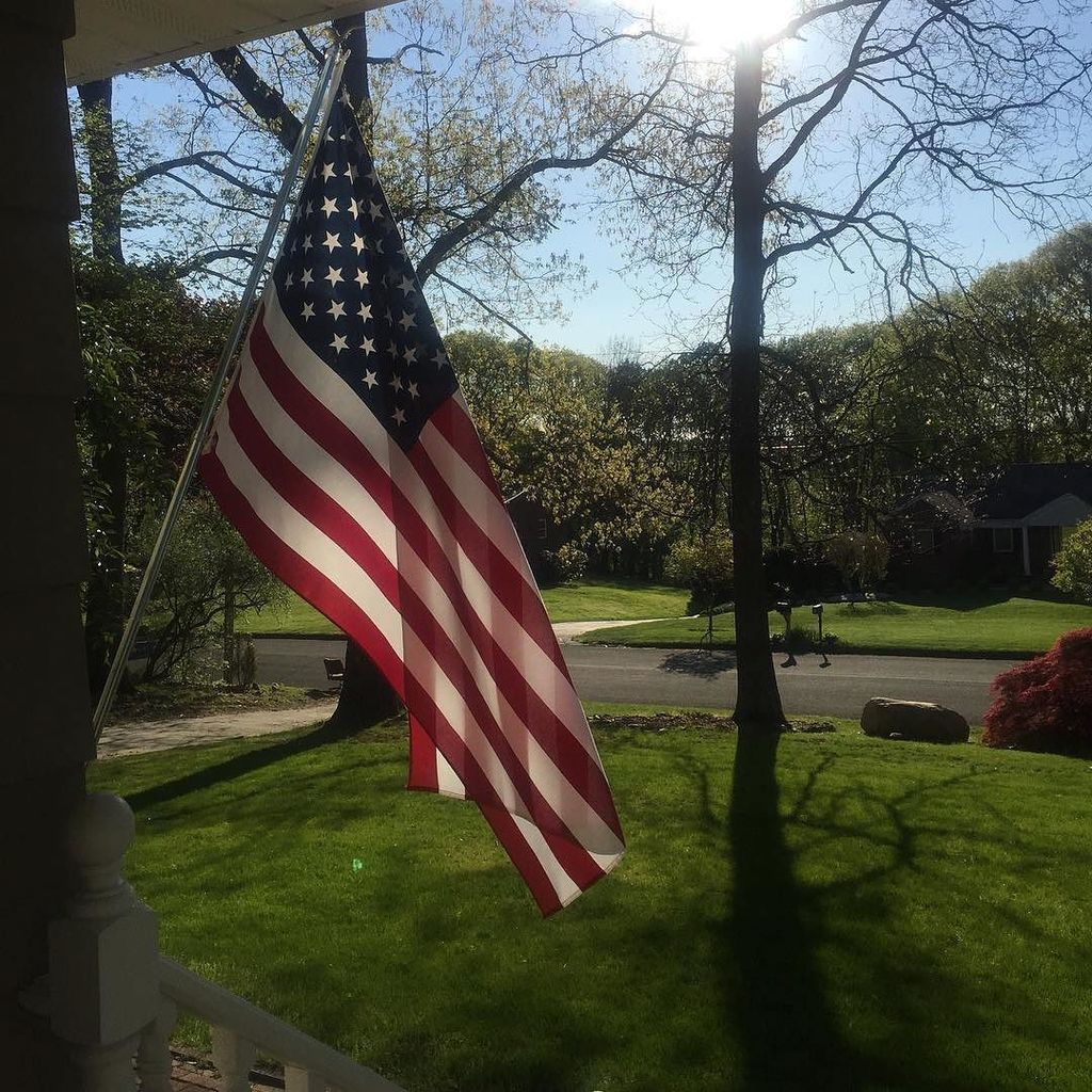 flagstiffy's tweet photo. #Repost @kathmessina
・・・
#ReflectionsOnASunday ~~ It's a great day to have a great day ☀️🇺🇸 https://t.co/lj5IHH8Z1L https://t.co/xe4bkgschv
