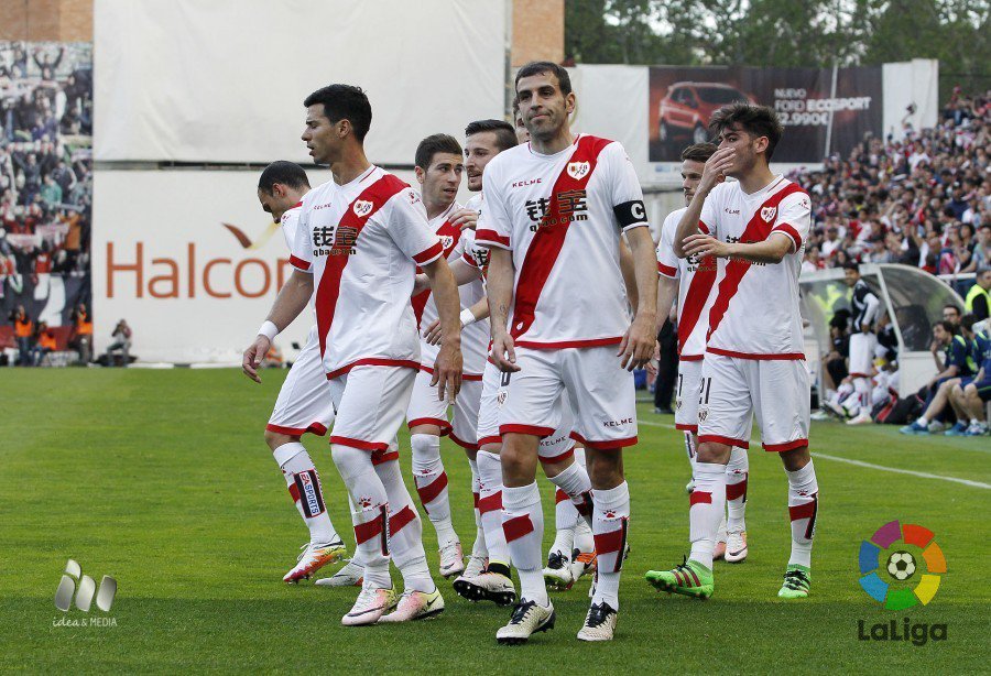 LaLiga's tweet photo. #RVMvLUD | FINAL | @RVMOficial 3-1 @LevanteUD
El Rayo vence pero jugará el próximo curso la Liga Adelante. https://t.co/JS3KNCqSWf