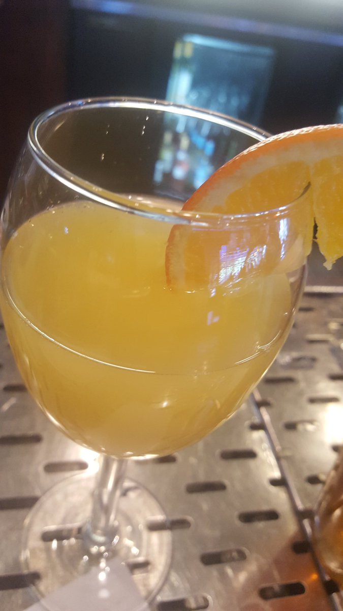 HT_TheMet's tweet photo. The weather is perfect today! Come enjoy $3 Bloody Mary's and Mimosas on our patio! #mimosasunday #HTmet https://t.co/y9TXM1YpyV