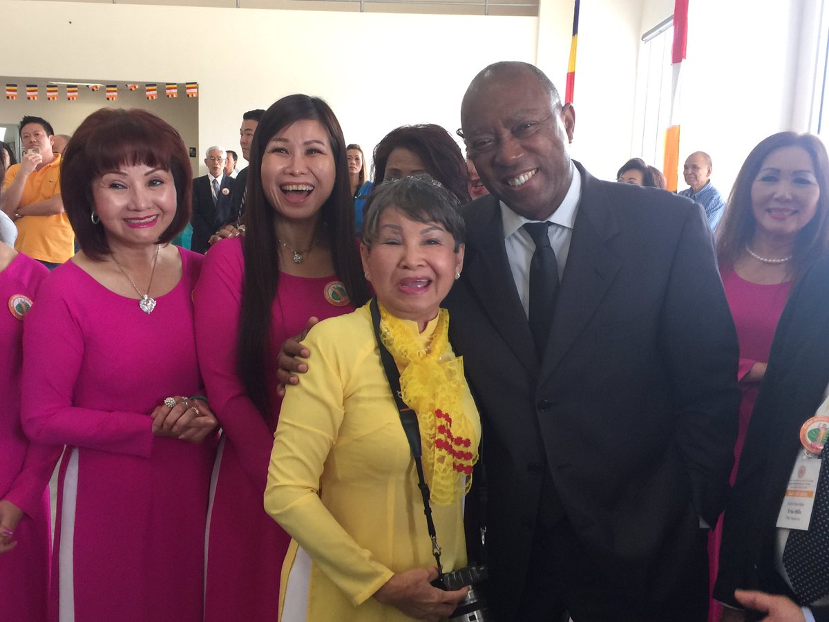 SylvesterTurner's tweet photo. I joined @SteveLeHTX &amp; Vietnamese community celebrating Vesak. Vesak is one of the most sacred Buddhist holy days. https://t.co/sxQB4zAomn