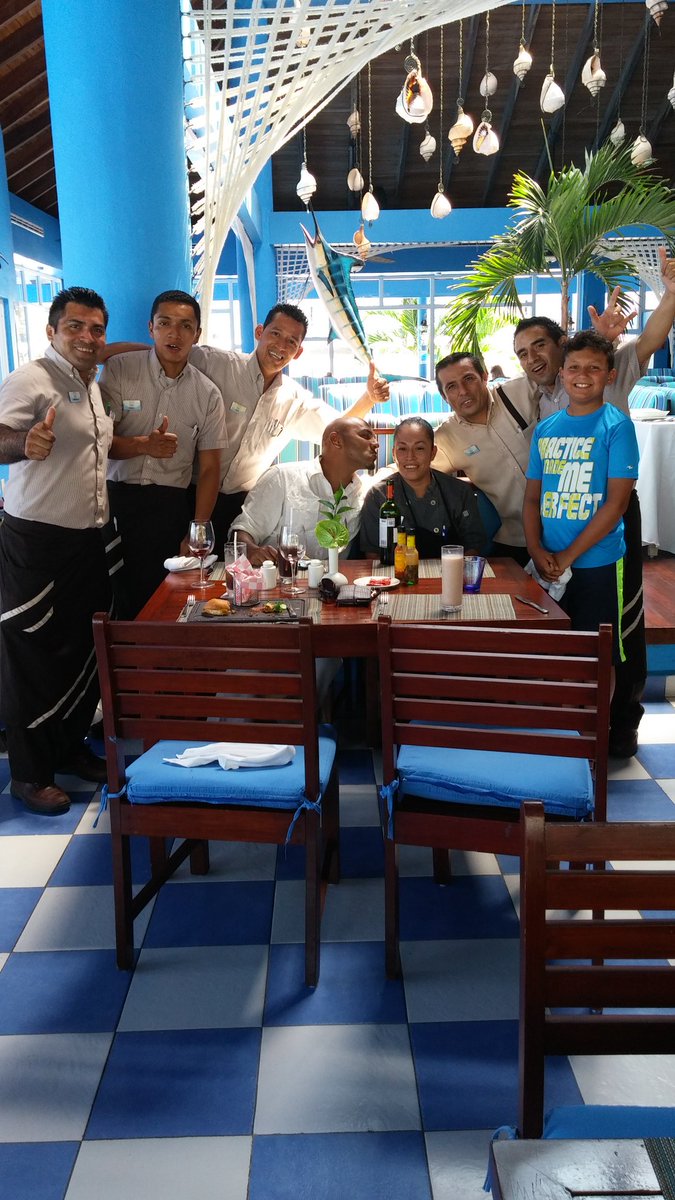 LivingStella's tweet photo. World class service! Ty Angel, Rene, Jorge, Emmanuel and Francisco!! #azulsensatorimexico #gourmetallinclusive https://t.co/Wfh9ATutvo