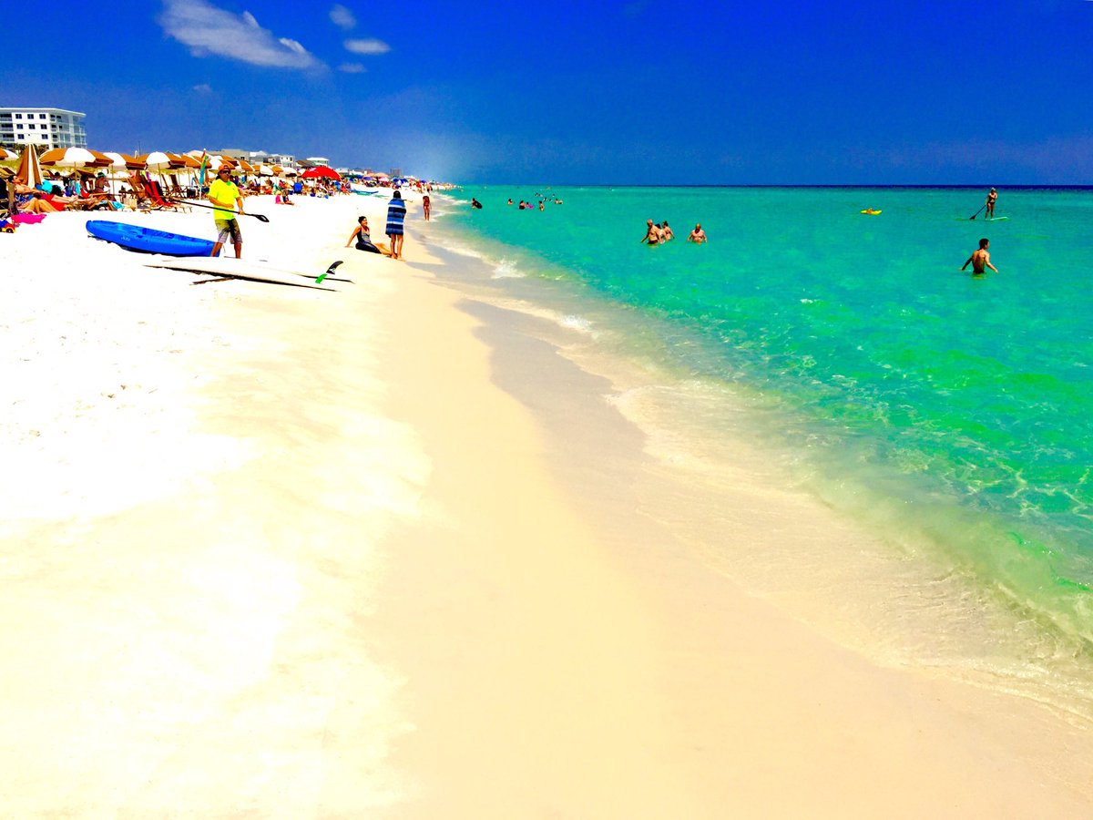 AllenStrum's tweet photo. Water is #crystalclear and gorgeous @ #PensacolaBeach in the #UpsideOfFlorida. Traffic is on #IslandTime though ☀️🐠🏖 https://t.co/50O9nFmKih