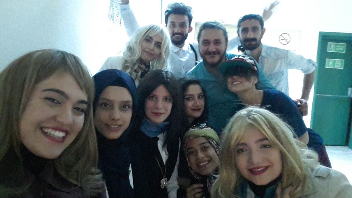 Medya bağımlıları adlı oyunumuz dan bi kaç kare 😊😊😊