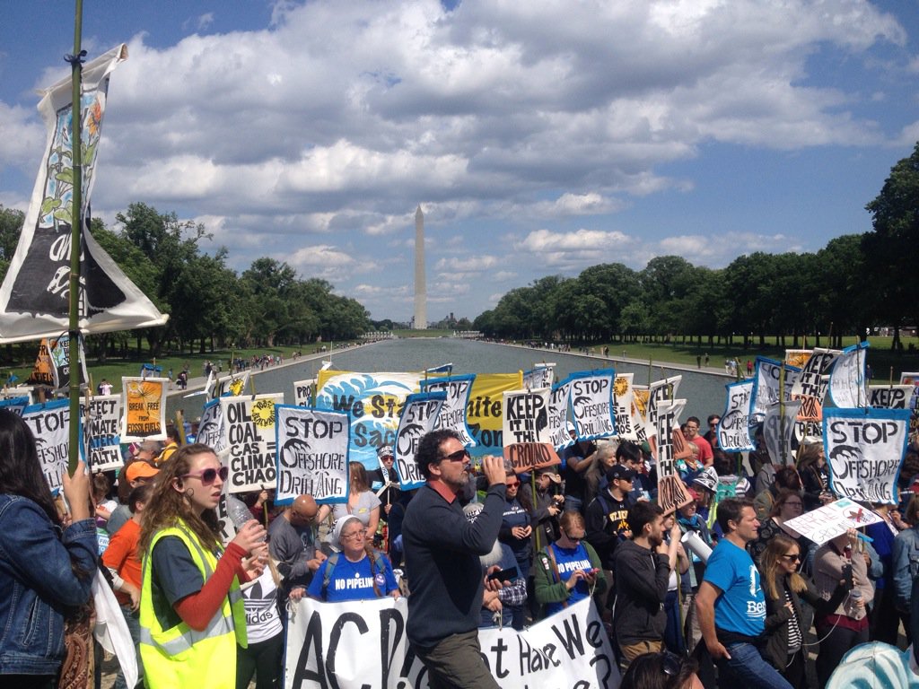labucketbrigade's tweet photo. In DC. Hey @POTUS  we want #NoNewLeases in our Gulf of Mexico!! #BreakFree2016 @NolaDefender @WWNO @mattsmithatl https://t.co/7HCXLfq1gC