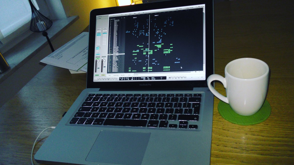 ymethdj's tweet photo. Doing some 'paper work'. 📝

#EDM #Hardstyle https://t.co/VdkCngfqpW