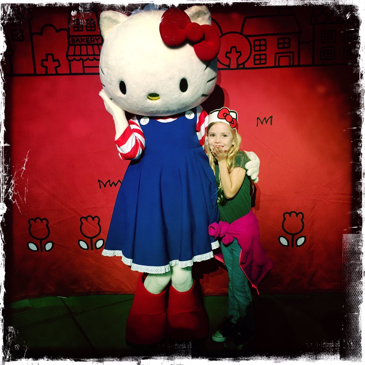 angelapowell73's tweet photo. So much fun! #hellokittyemp https://t.co/5UcjLhiOcN