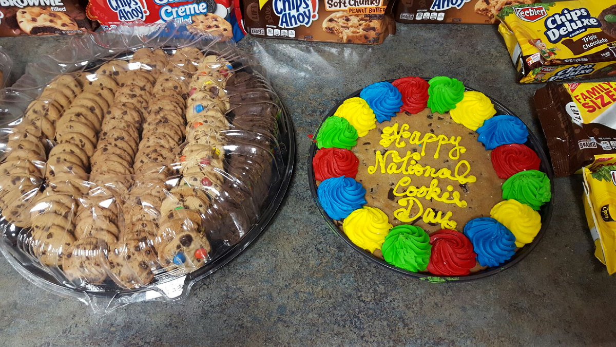 HDLapeer's tweet photo. Happy National Chocolate Chip Cookie Day! #MWMay2016 2736! https://t.co/U7B7NKMN9G