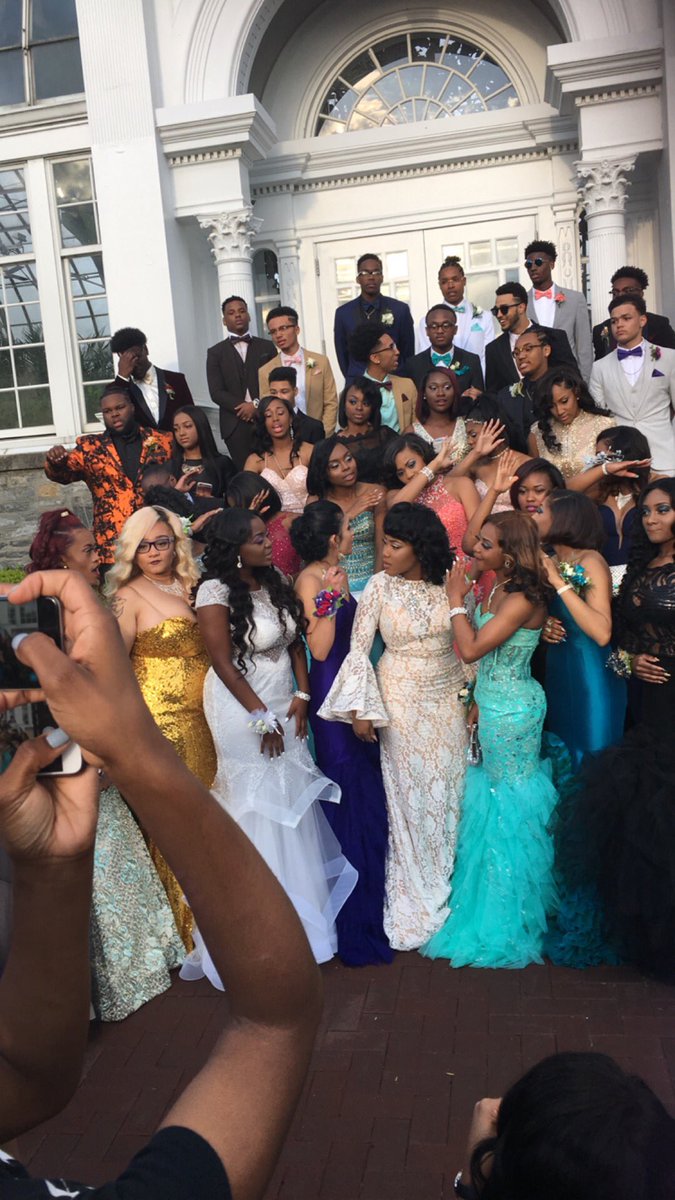 _TONE2xx's tweet photo. We did it as a team and a family #ShutItDown #murdascene #prom2k16  @ksjaaaa @sidgan_ @QveenBturnity__ https://t.co/FcvWq2KV27