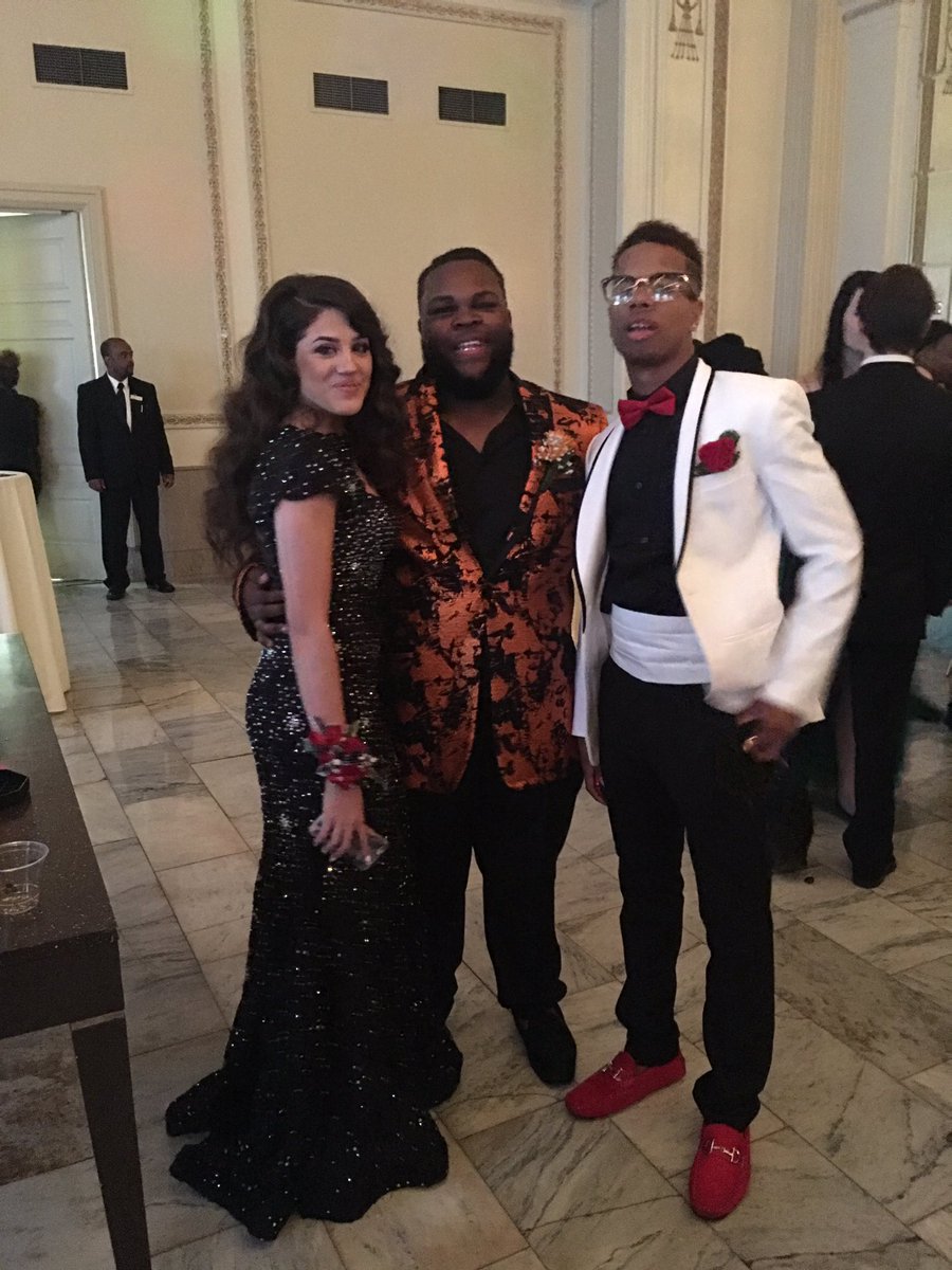 _TONE2xx's tweet photo. We did it as a team and a family #ShutItDown #murdascene #prom2k16  @ksjaaaa @sidgan_ @QveenBturnity__ https://t.co/FcvWq2KV27