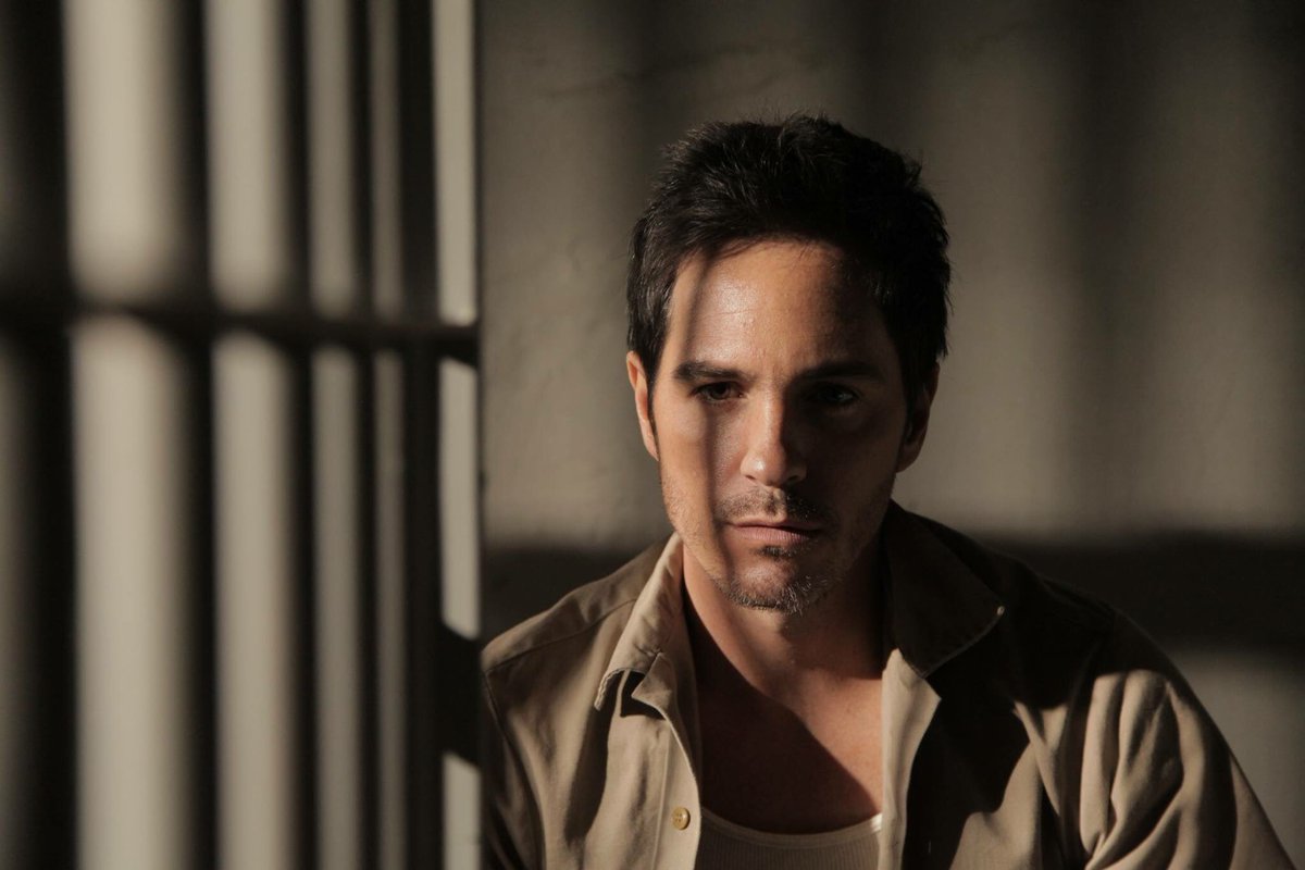 Telemundo's tweet photo. ¿Están listos para nuestra nueva SUPER SERIES, @elchematv protagonizado por @mauochmann? ¡Será increíble! #NBCU2016 https://t.co/YWerBFo50k