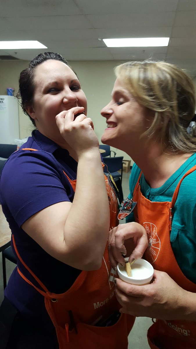 HDLapeer's tweet photo. What are cookies without milk? National Chocolate Chip Cookie Day #MWMay2016 2736! https://t.co/SFxPv8blDd