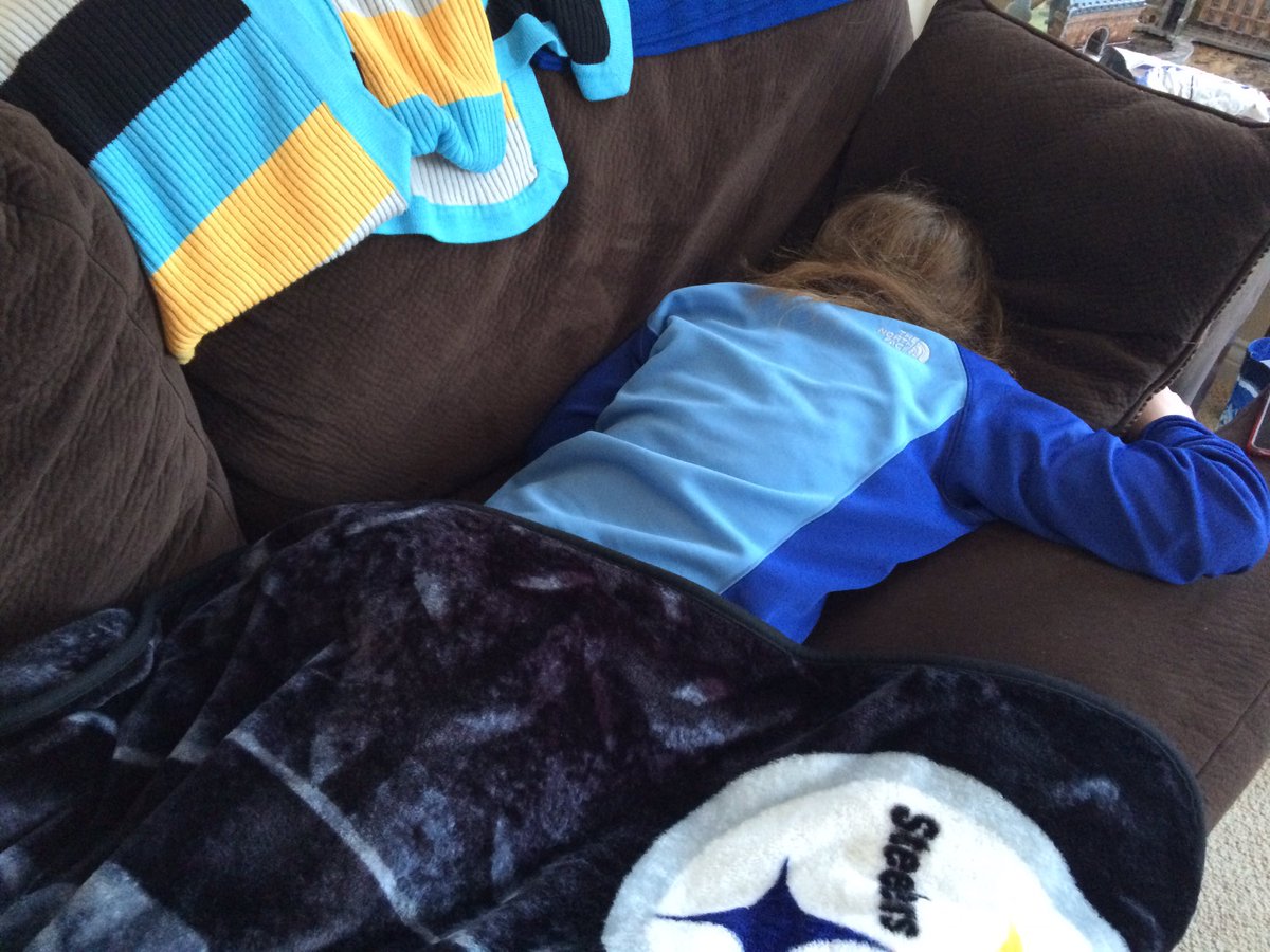 bradygibson's tweet photo. Life after a two-day volleyball tournament. #OutLikeALight #MissingTacos https://t.co/isUBJJErGC